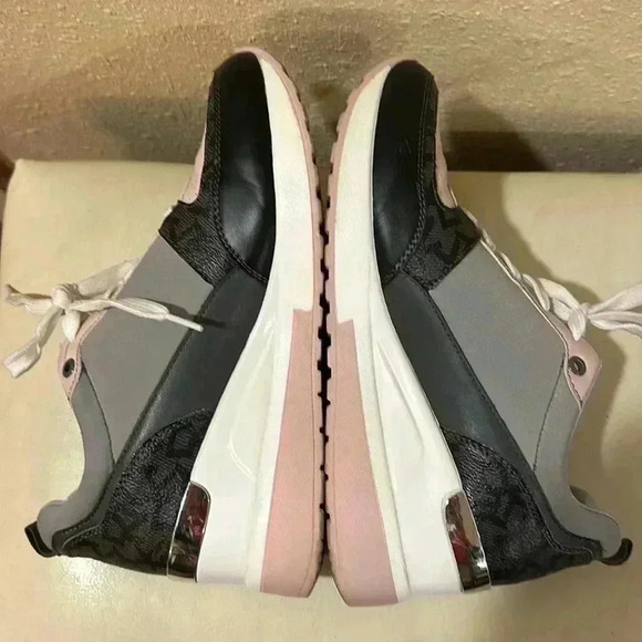 DKNY platform sneakers. Size 7 - Picture 4 of 10